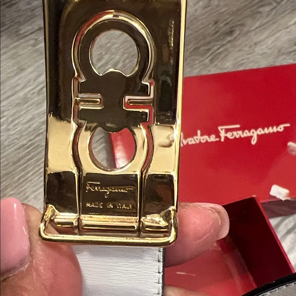 SOLD Salvatore Ferragamo Black Belt with Gold Buckle reversible black and white - Picture 2 of 3